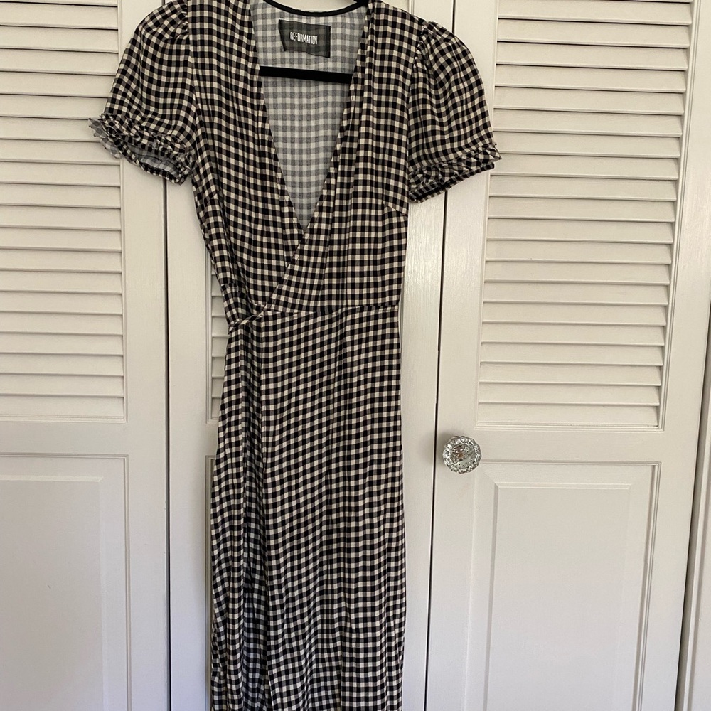 Reformation short sleeves wrap dress (size xs)